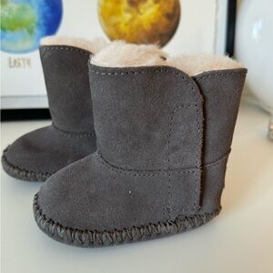Baby uggs in grey . Never worn